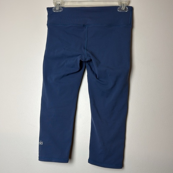 ALO Yoga Airbrush Cropped Capri Leggings in Insignia Blue Size XS - Picture 4 of 7